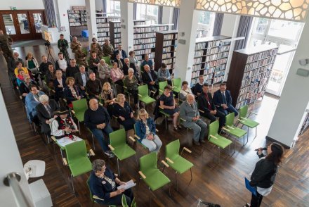 Uroczystość upamiętnienia mjra Adolfa Pilcha - prelekcja w Miejskiej Bibliotece Publicznej im. J. Śniegonia